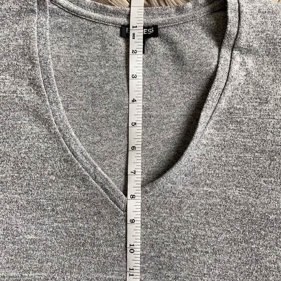 Express Grey V-Neck Hi Lo Basic Tee - Picture 4 of 4